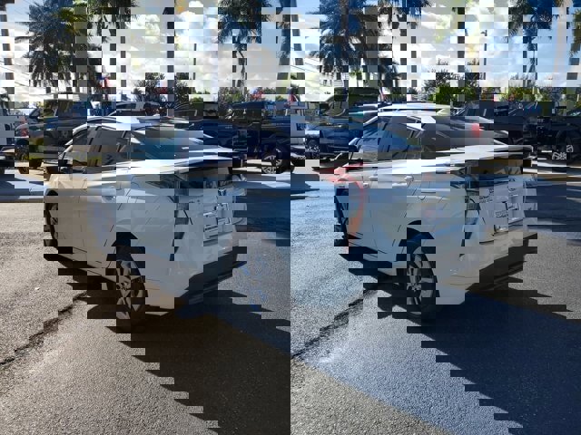 Used 2017 Toyota Prius Four image 3