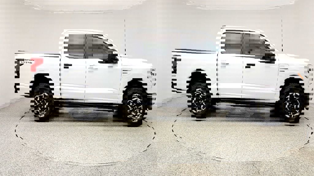 Used 2022 Ford F150 Lightning Pro AWD/4WD image 4