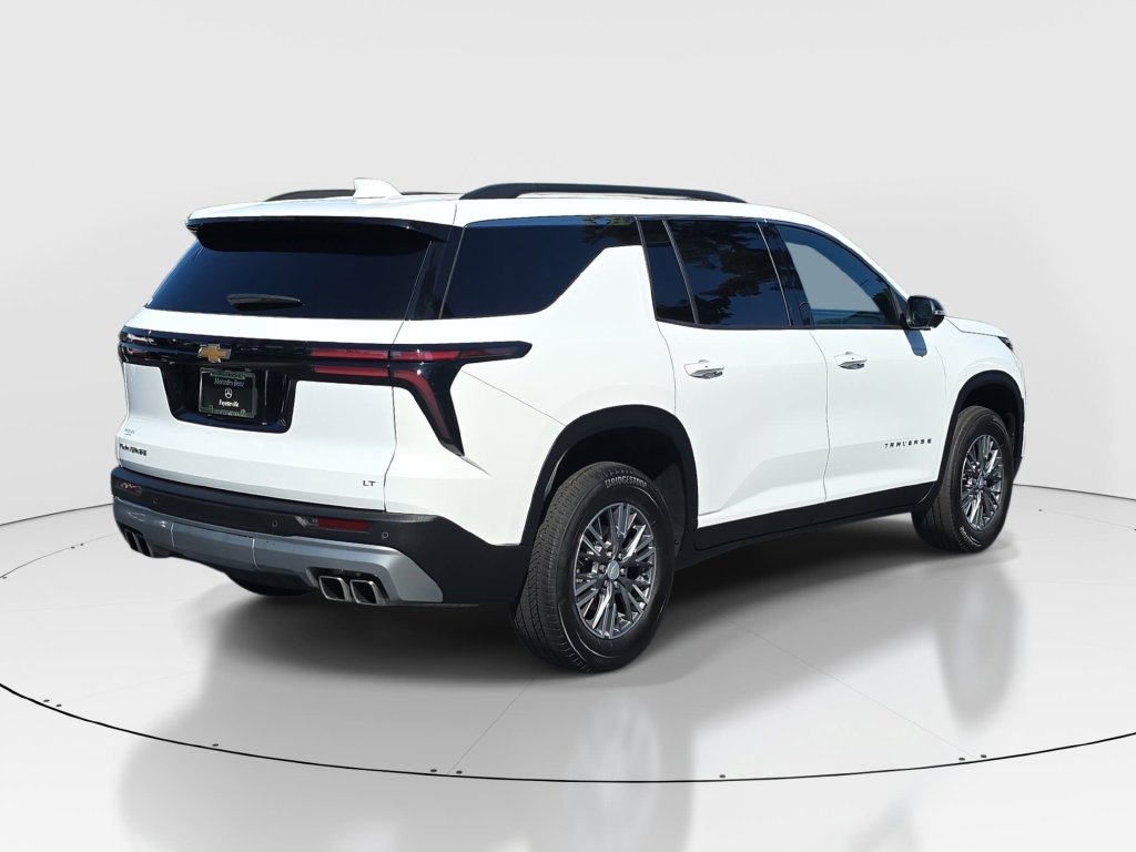 Used 2024 Chevrolet Traverse LT FWD image 7