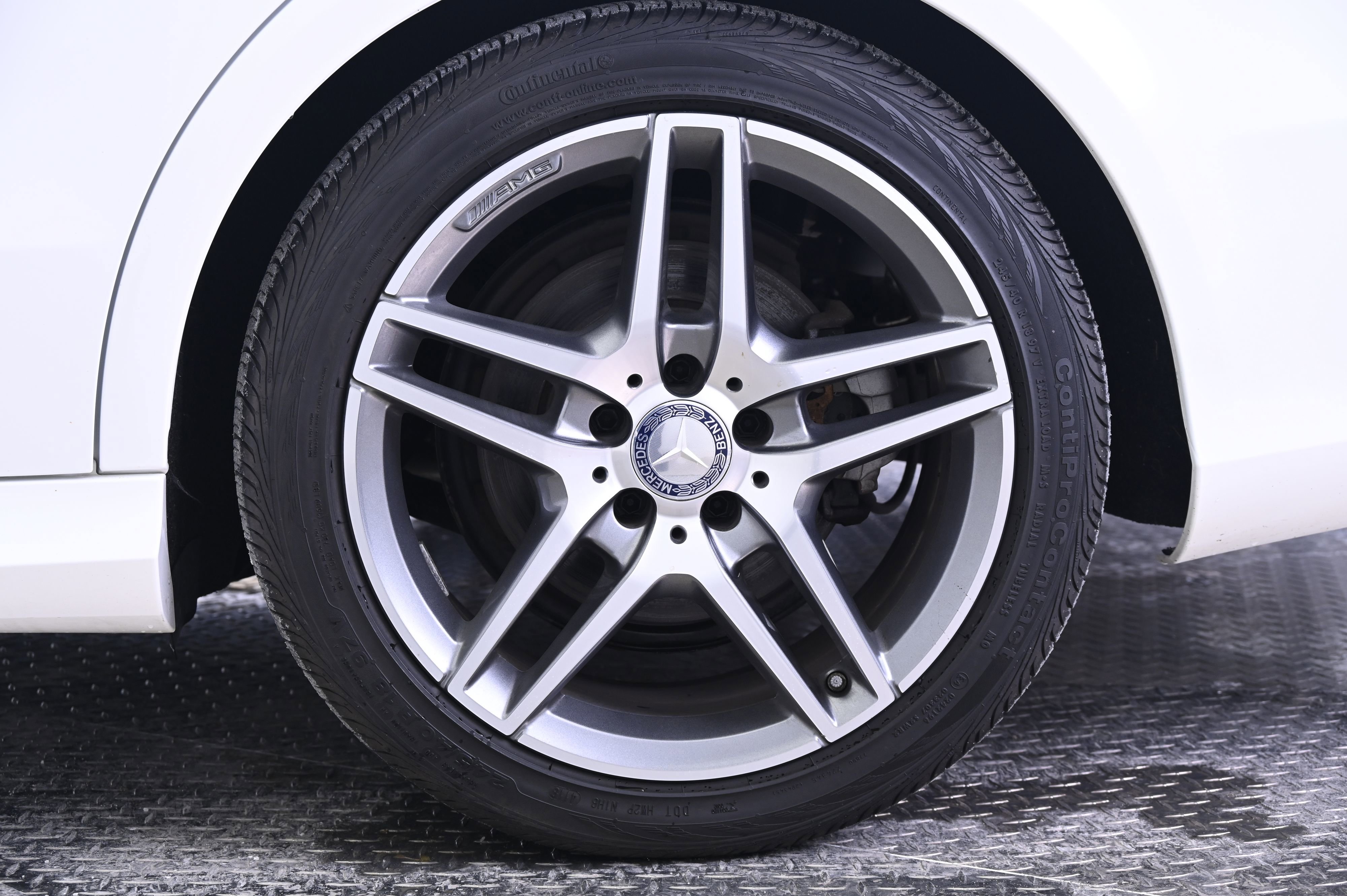 Used 2015 Mercedes-Benz E 400 4MATIC Sedan image 12