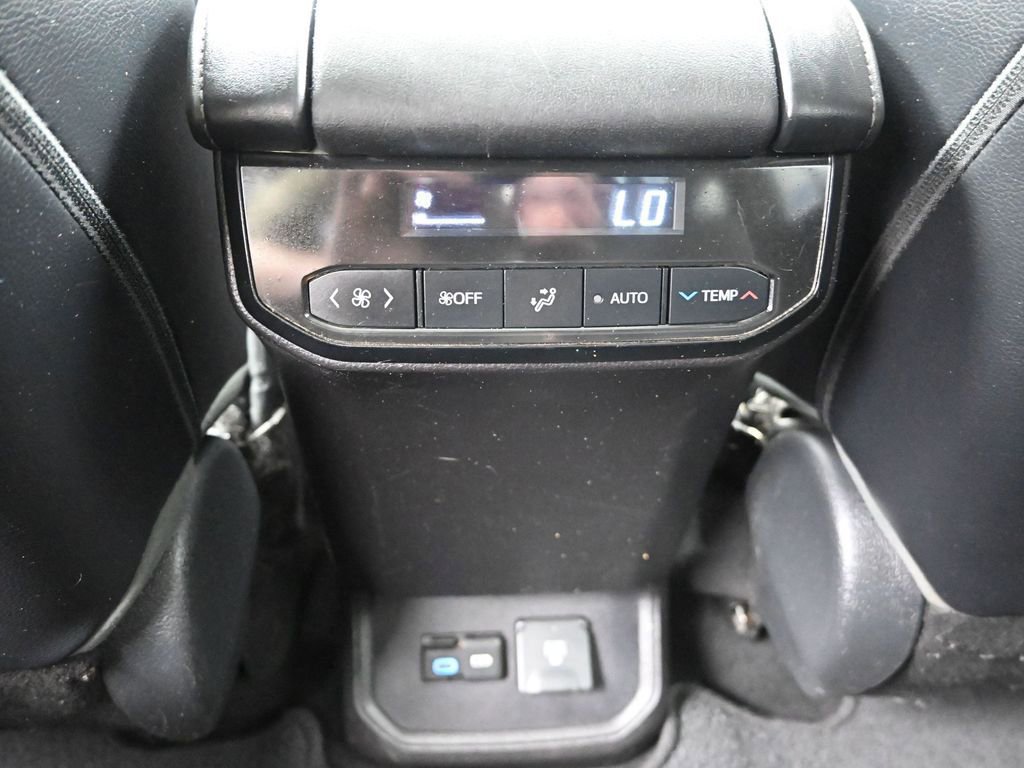 Used 2022 Toyota Highlander Limited image 35