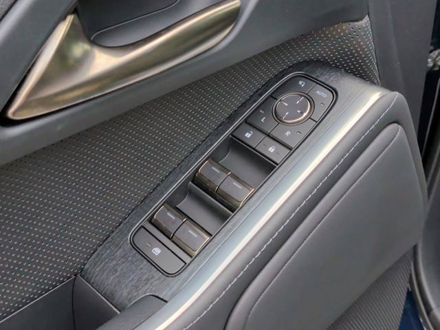 Used 2025 Lexus GX 550 w/ Accessory Package (2T) AWD/4WD image 14