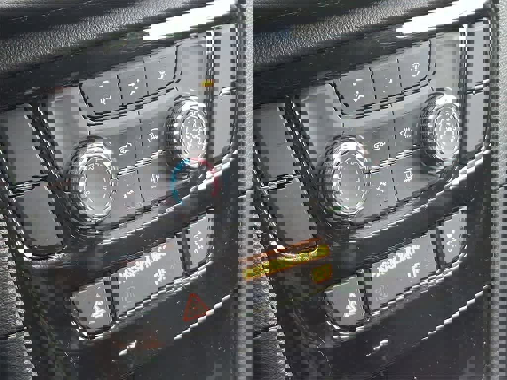 Used 2020 Buick Encore Preferred image 25