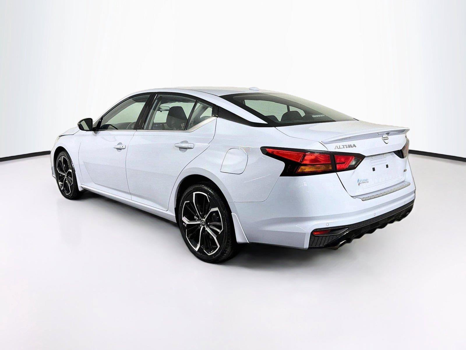 Used 2023 Nissan Altima 2.5 SR AWD/4WD image 9