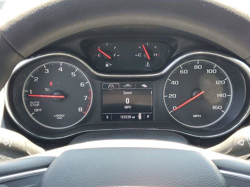 Used 2019 Chevrolet Cruze LT w/ Sun And Sound Package FWD image 13