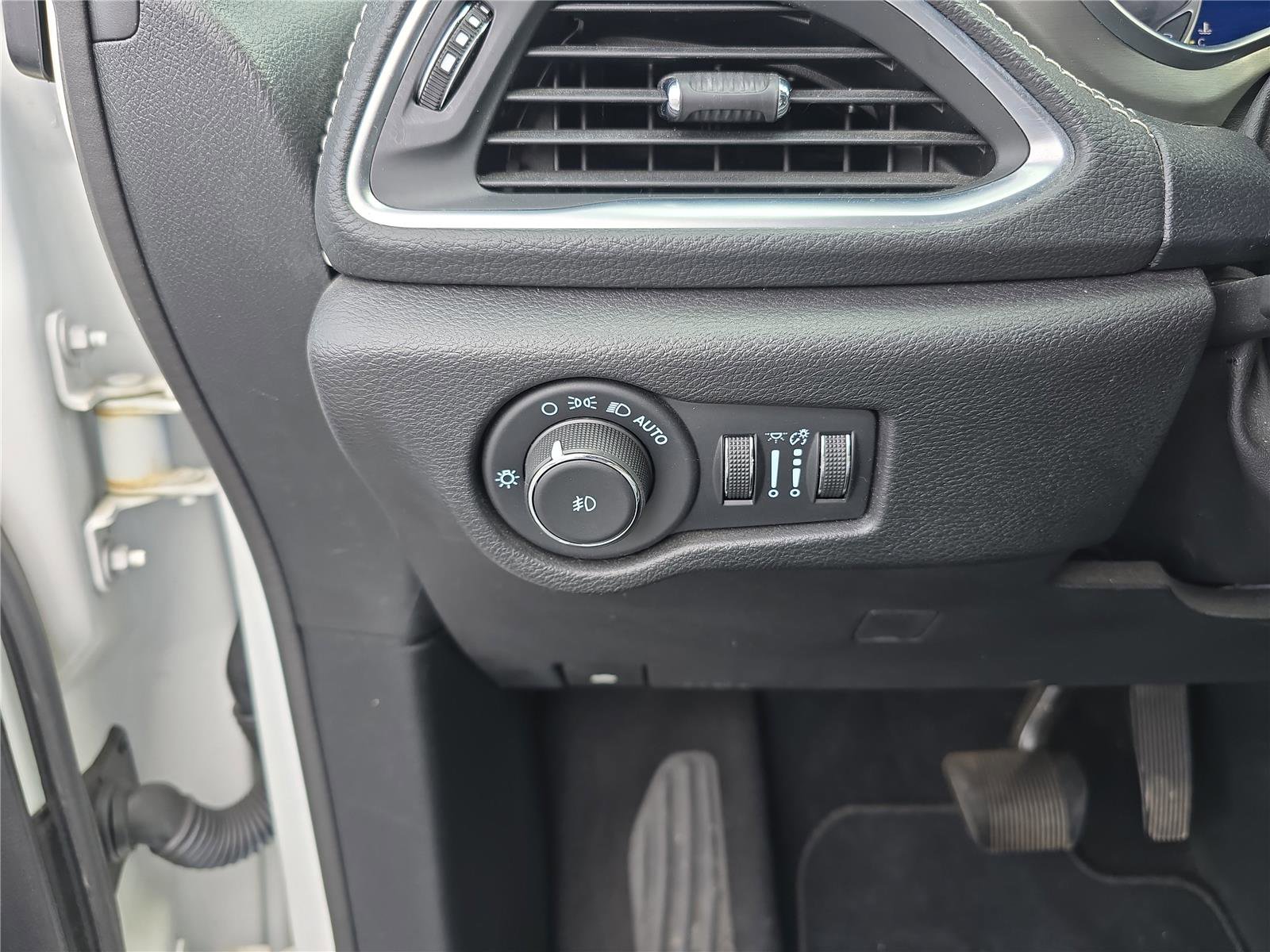 Used 2021 Chrysler Pacifica Limited w/ S Appearance Package image 32