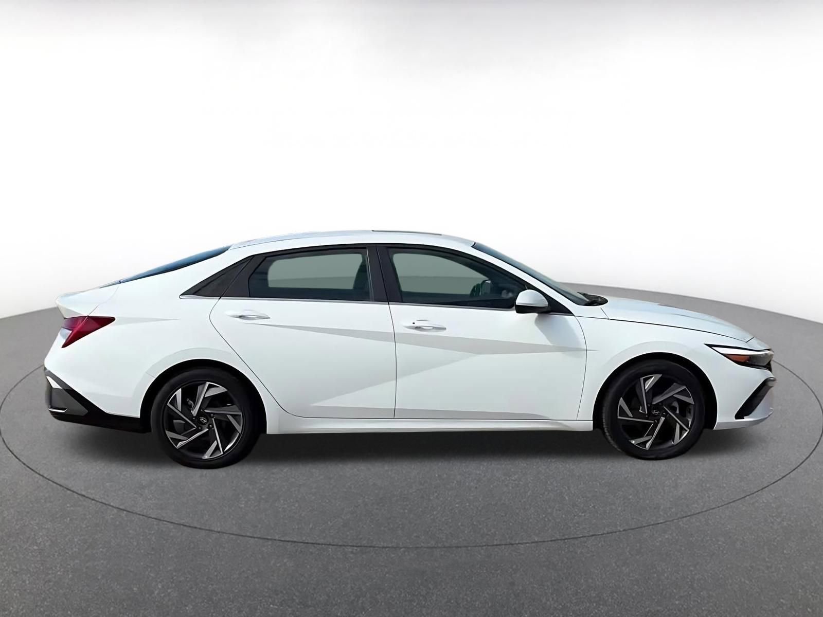 Used 2025 Hyundai Elantra SEL FWD image 16