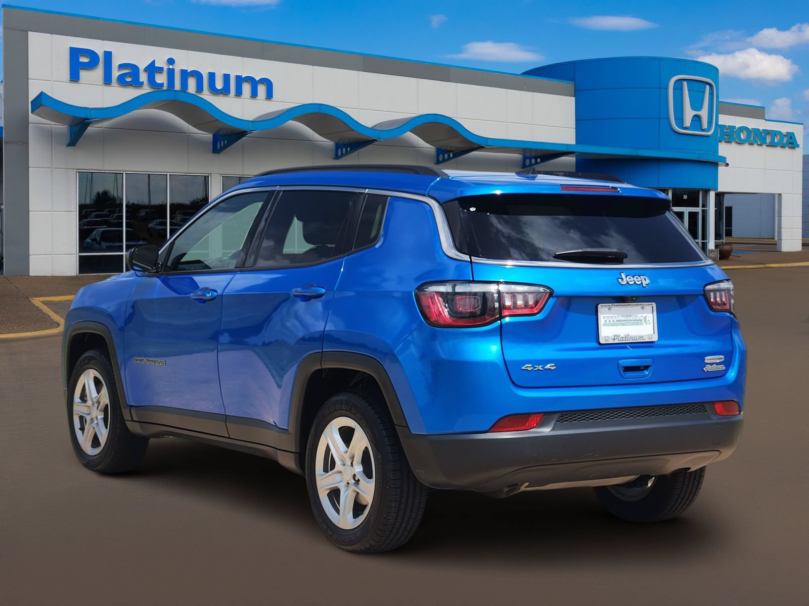 Used 2024 Jeep Compass Latitude AWD/4WD image 5