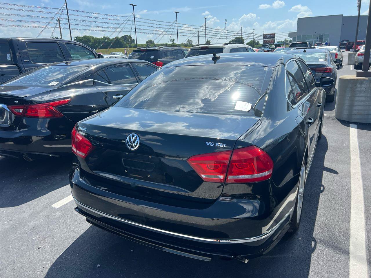 Used 2015 Volkswagen Passat 3.6 SEL Premium FWD image 4