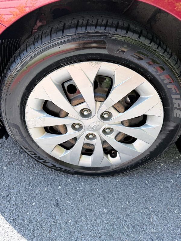 Used 2017 Hyundai Elantra GT FWD image 13