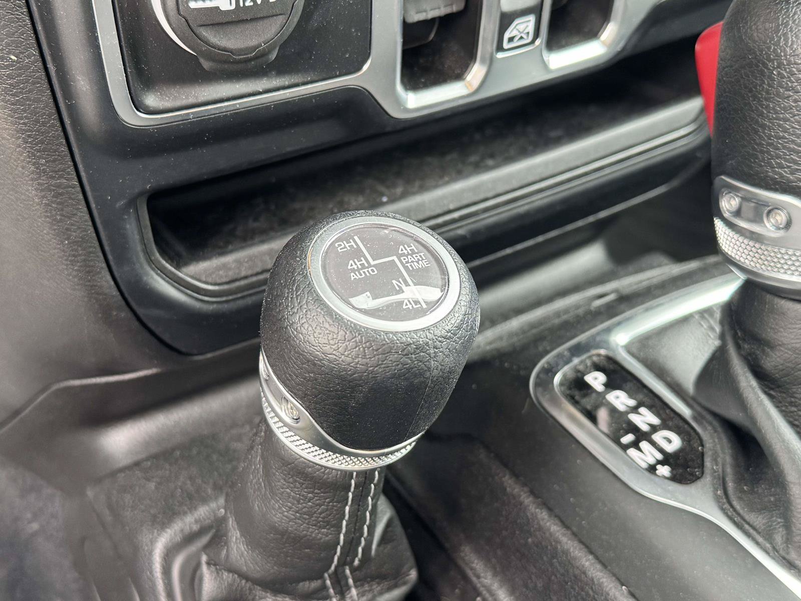 Used 2024 Jeep Wrangler Unlimited w/ Convenience Group AWD/4WD image 13