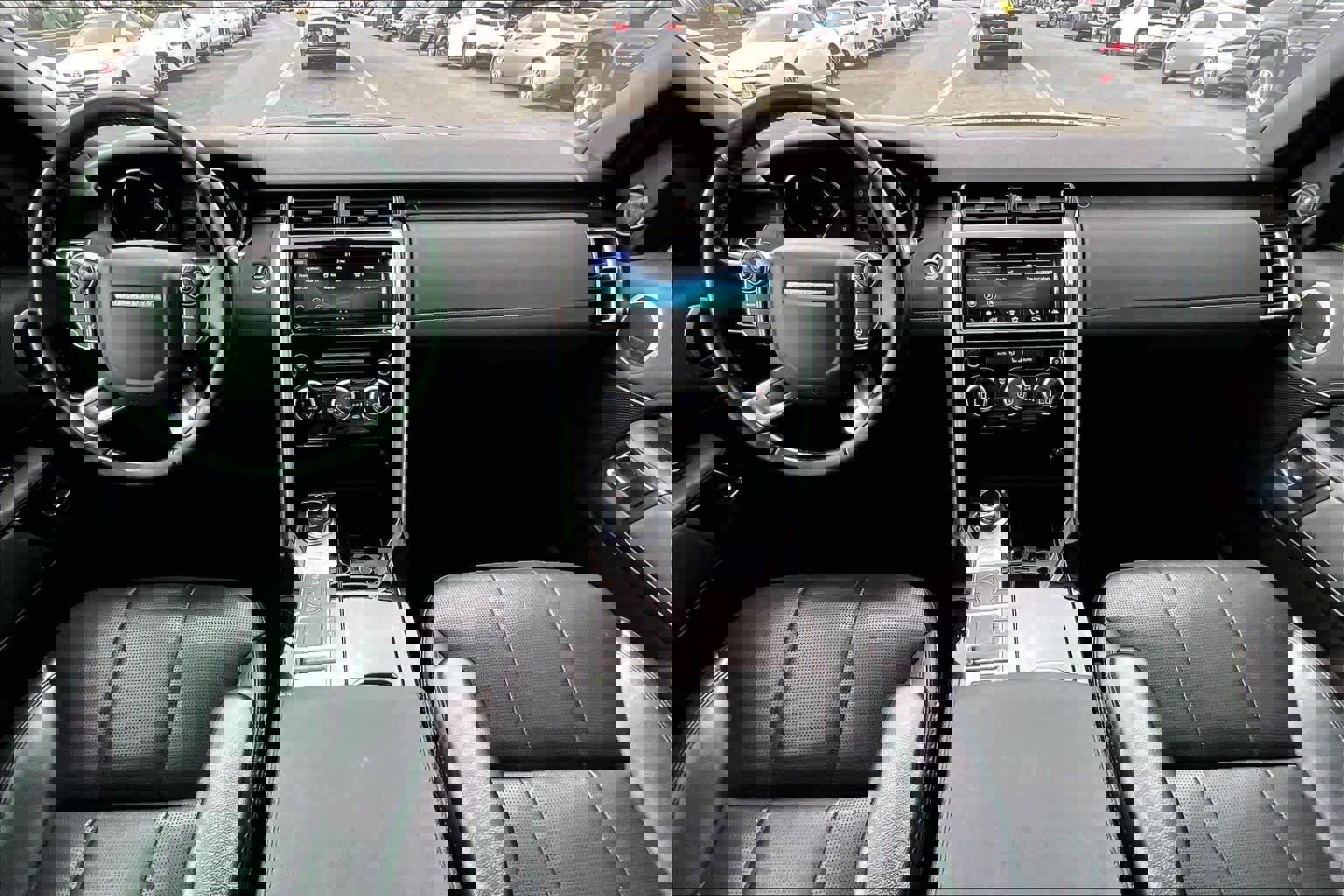 Used 2017 Land Rover Discovery HSE image 14