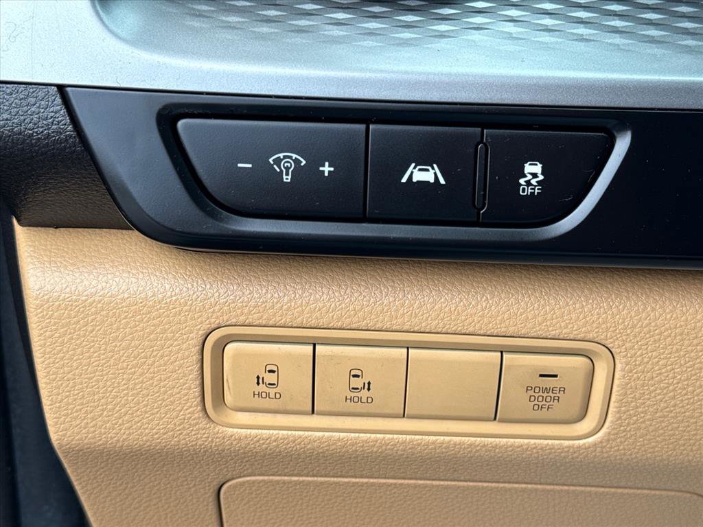 Used 2023 Kia Carnival LX image 20