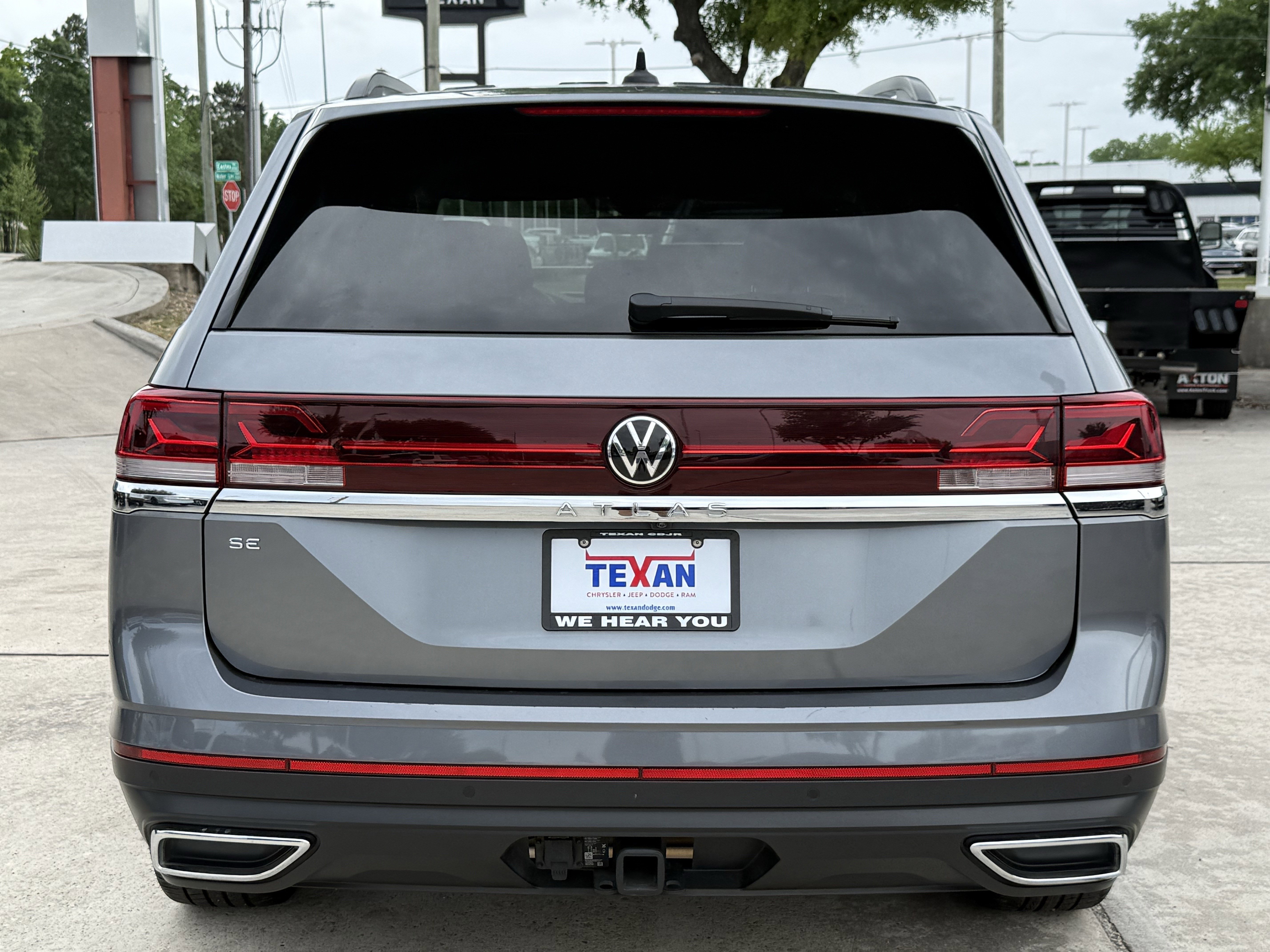 Used 2025 Volkswagen Atlas SE FWD image 6