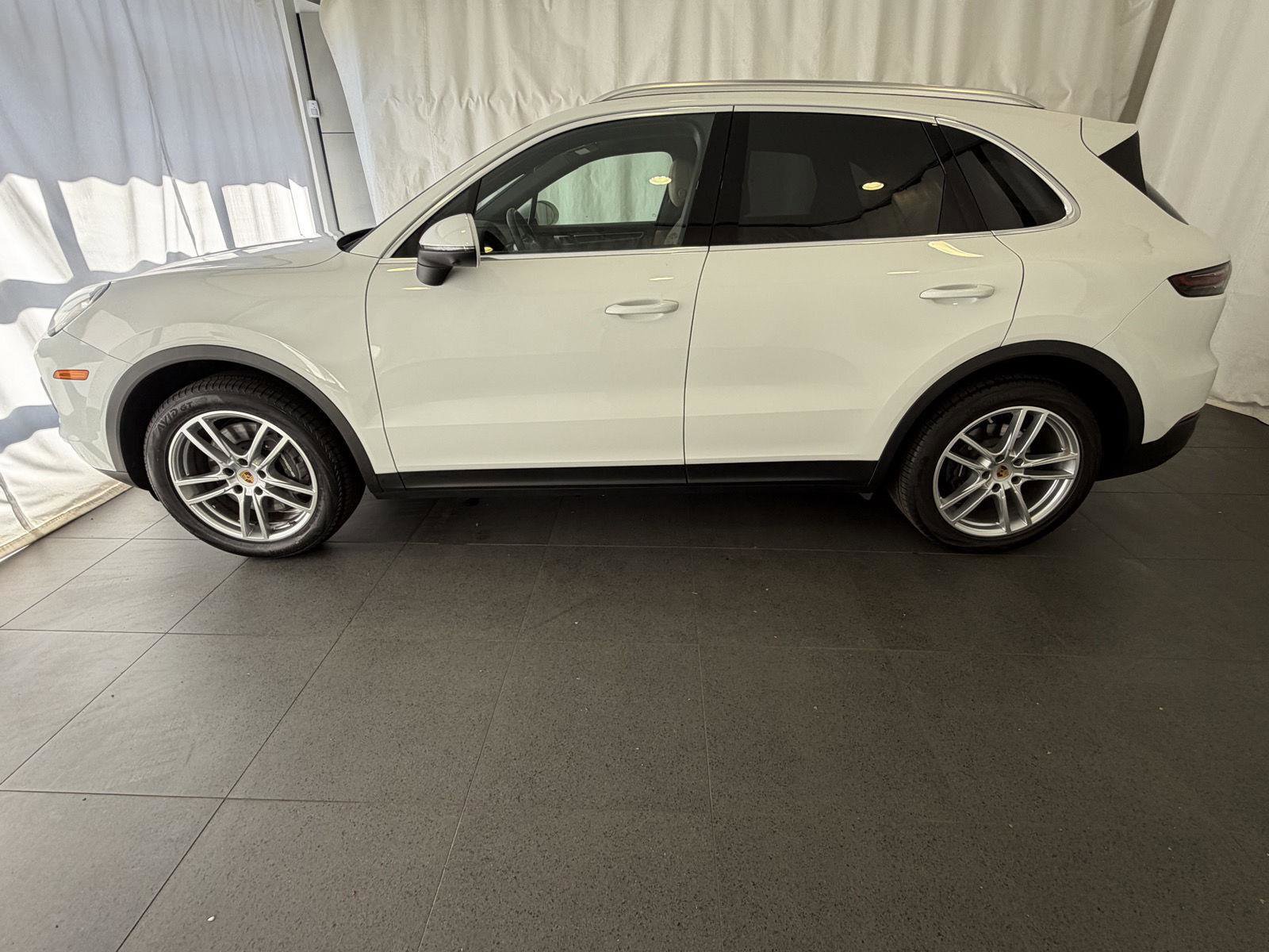 Certified 2023 Porsche Cayenne Platinum Edition image 2