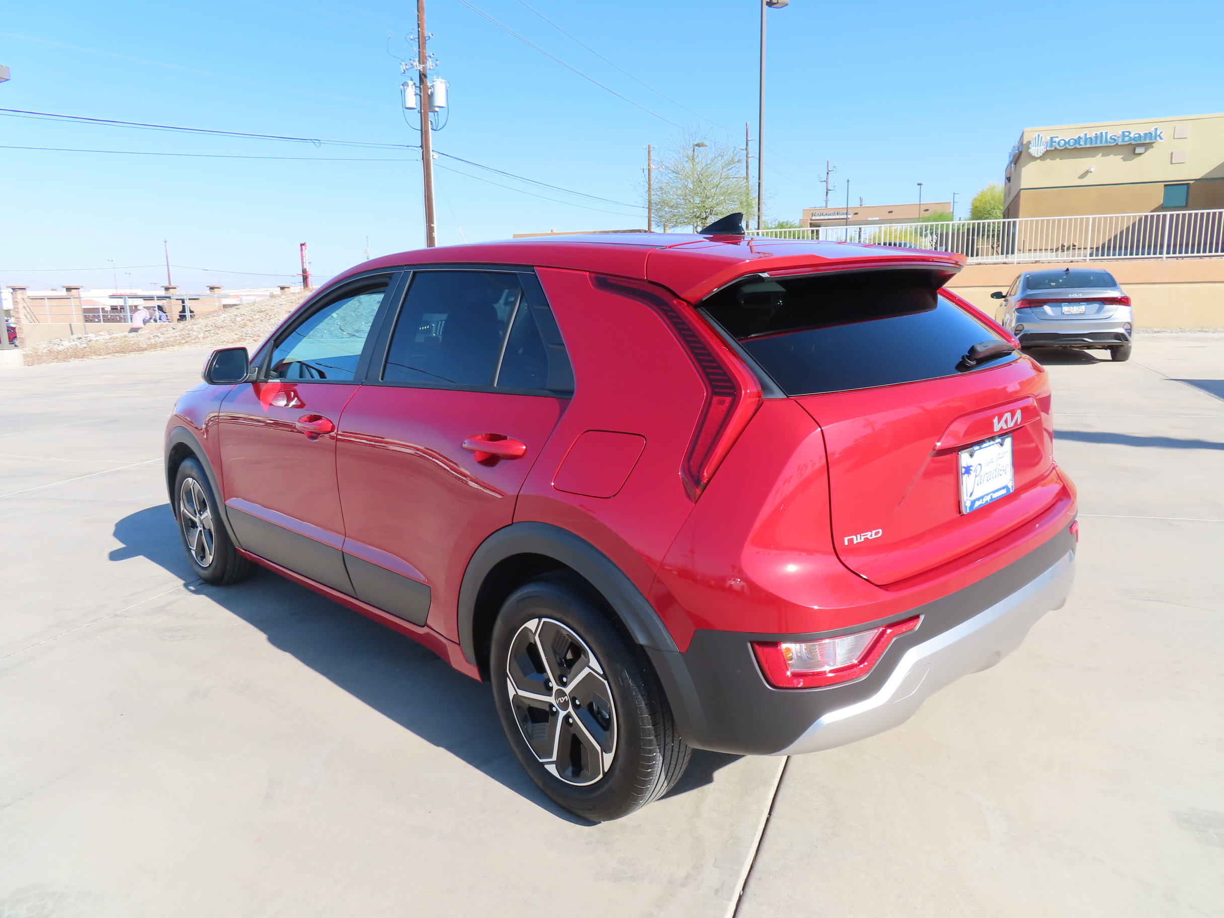 Used 2025 Kia Niro LX image 7