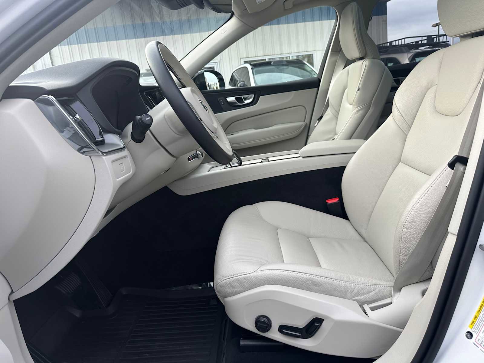 Used 2025 Volvo XC60 B5 Plus w/ Protection Package Premier image 19