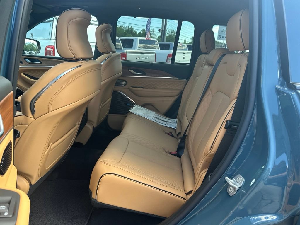 New 2026 Jeep Grand Cherokee Summit w/ Obsidian Package AWD/4WD image 33