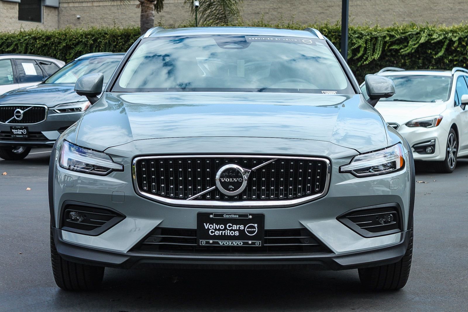Used 2025 Volvo V60 B5 Cross Country Plus AWD/4WD image 2