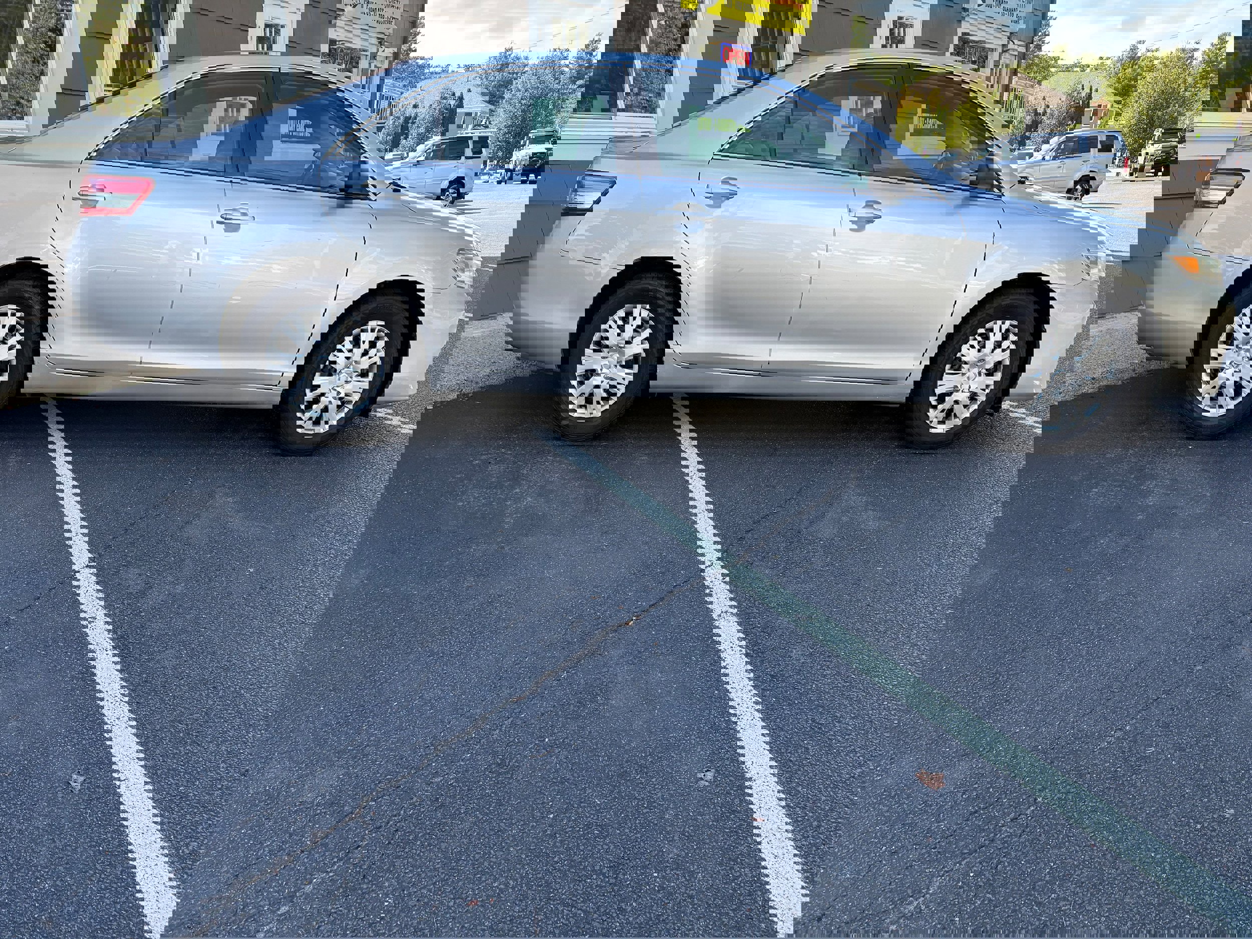 Used 2011 Toyota Camry LE image 5