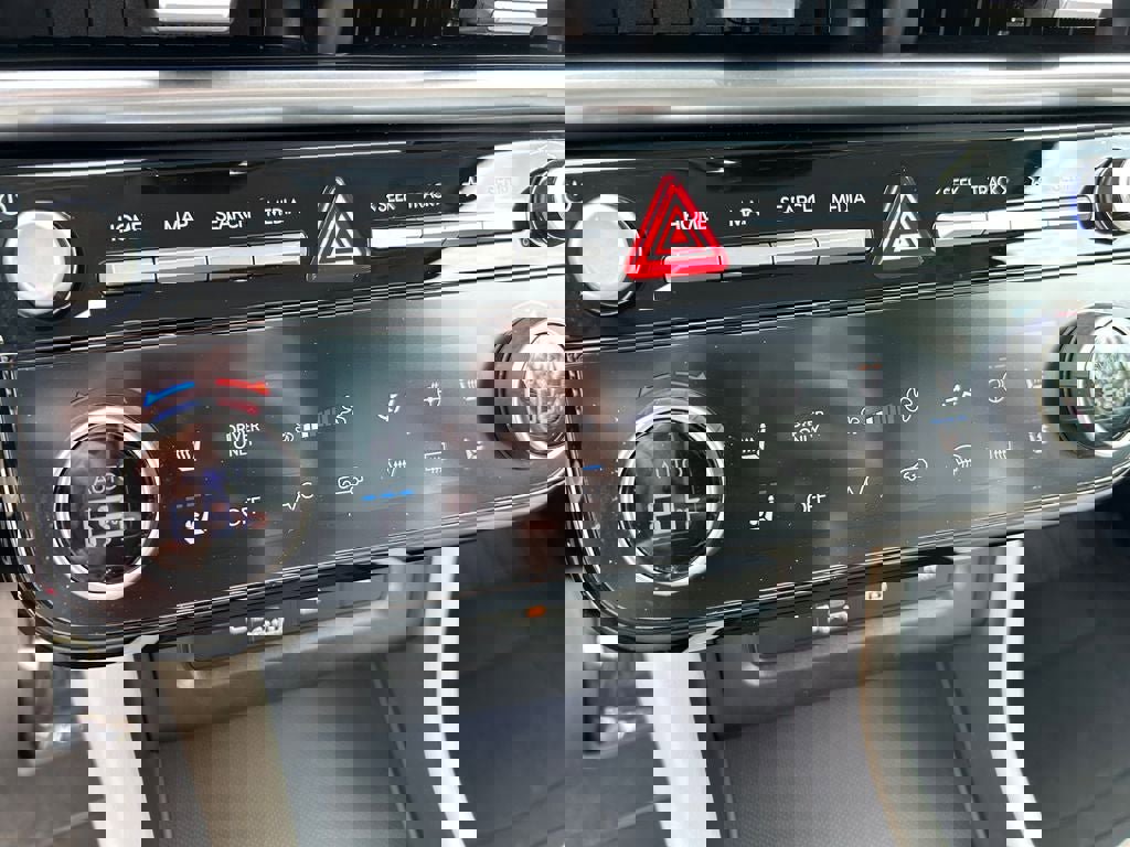 Used 2025 Hyundai Tucson Limited image 36