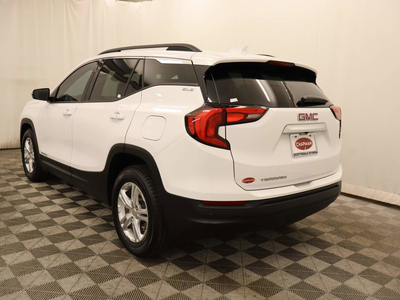 Used 2020 GMC Terrain SLE w/ Driver Convenience Package image 3