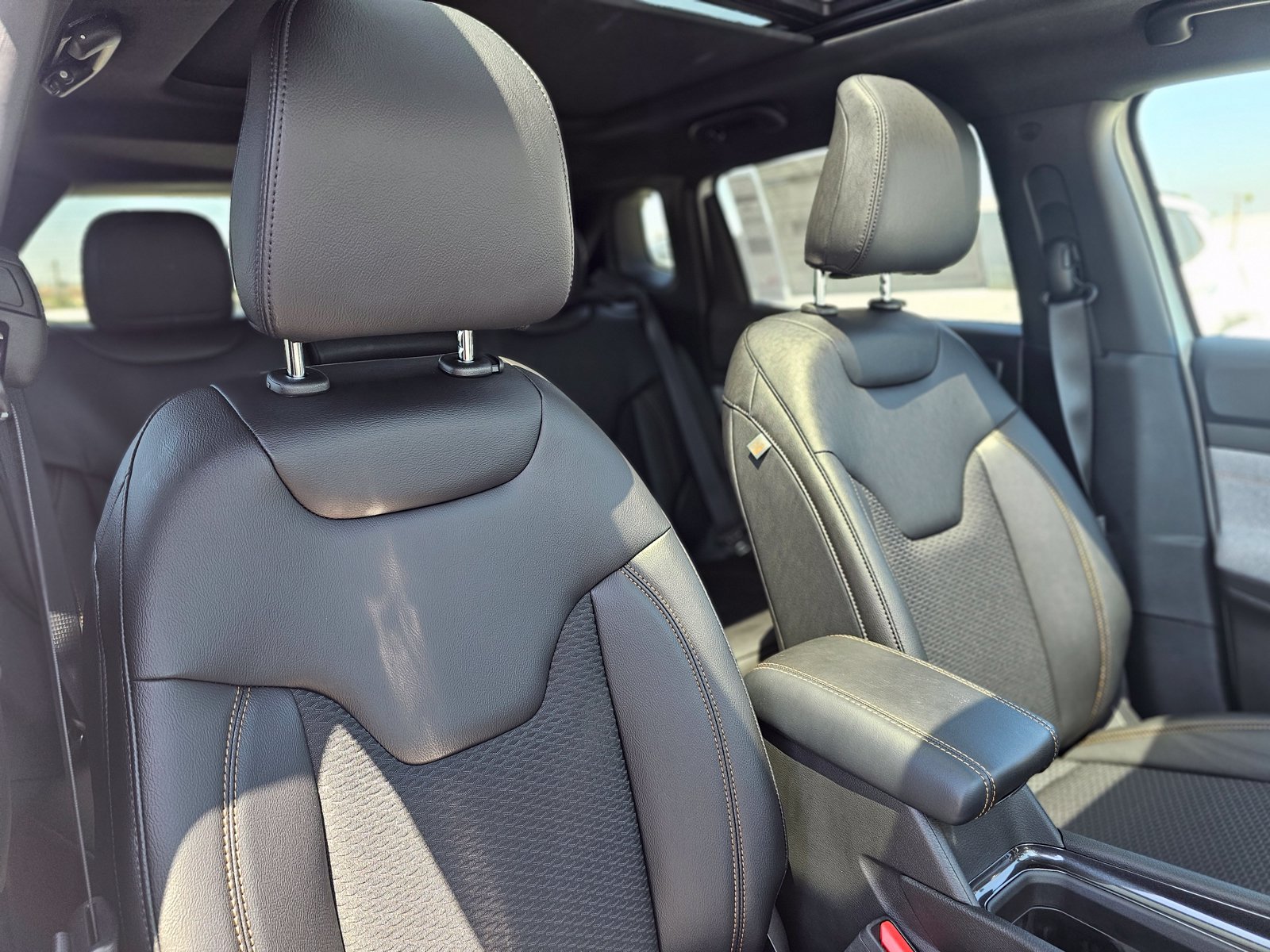 New 2026 Jeep Compass Latitude w/ 80th Edition AWD/4WD image 28