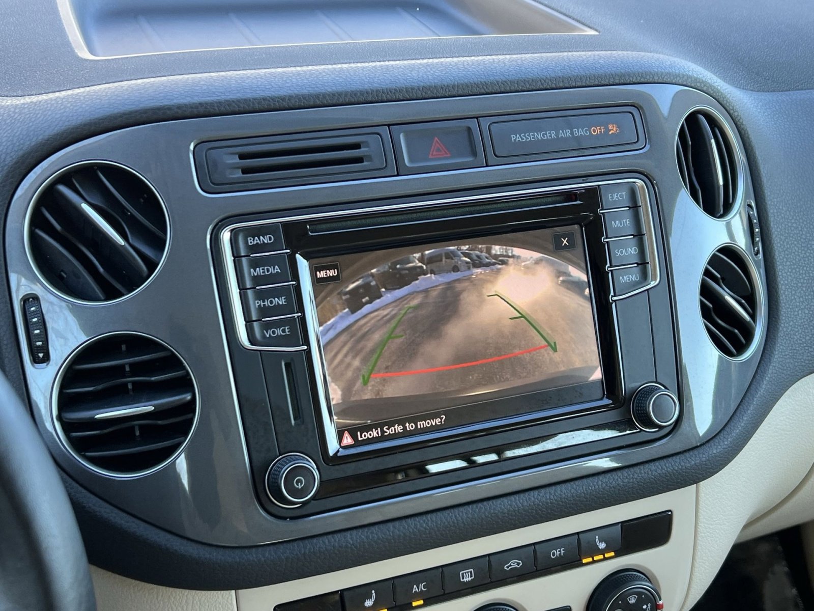 Used 2017 Volkswagen Tiguan S image 15