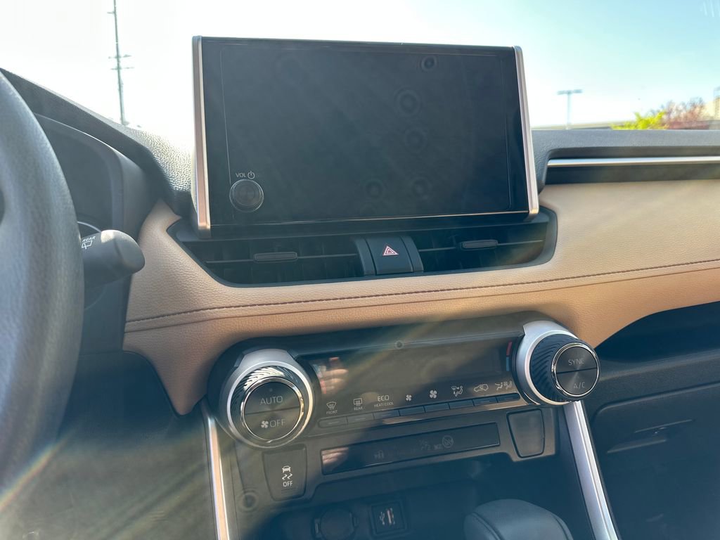 Certified 2025 Toyota RAV4 LE AWD/4WD image 22