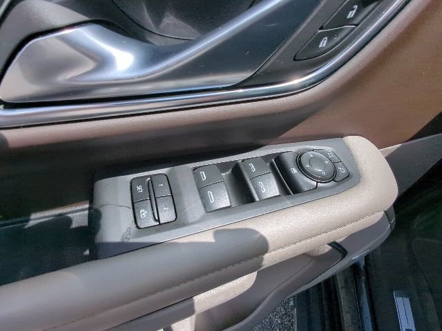 Used 2022 Chevrolet Suburban LT AWD/4WD image 13