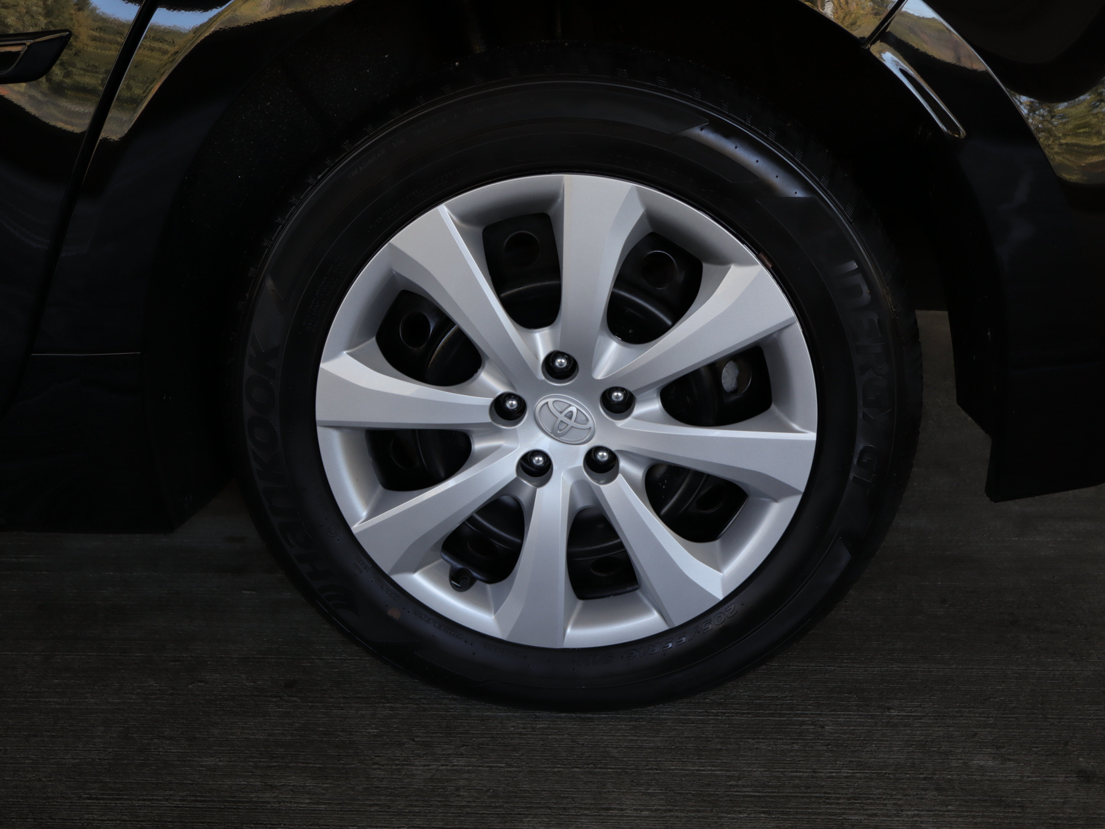 Used 2024 Toyota Corolla LE FWD image 26