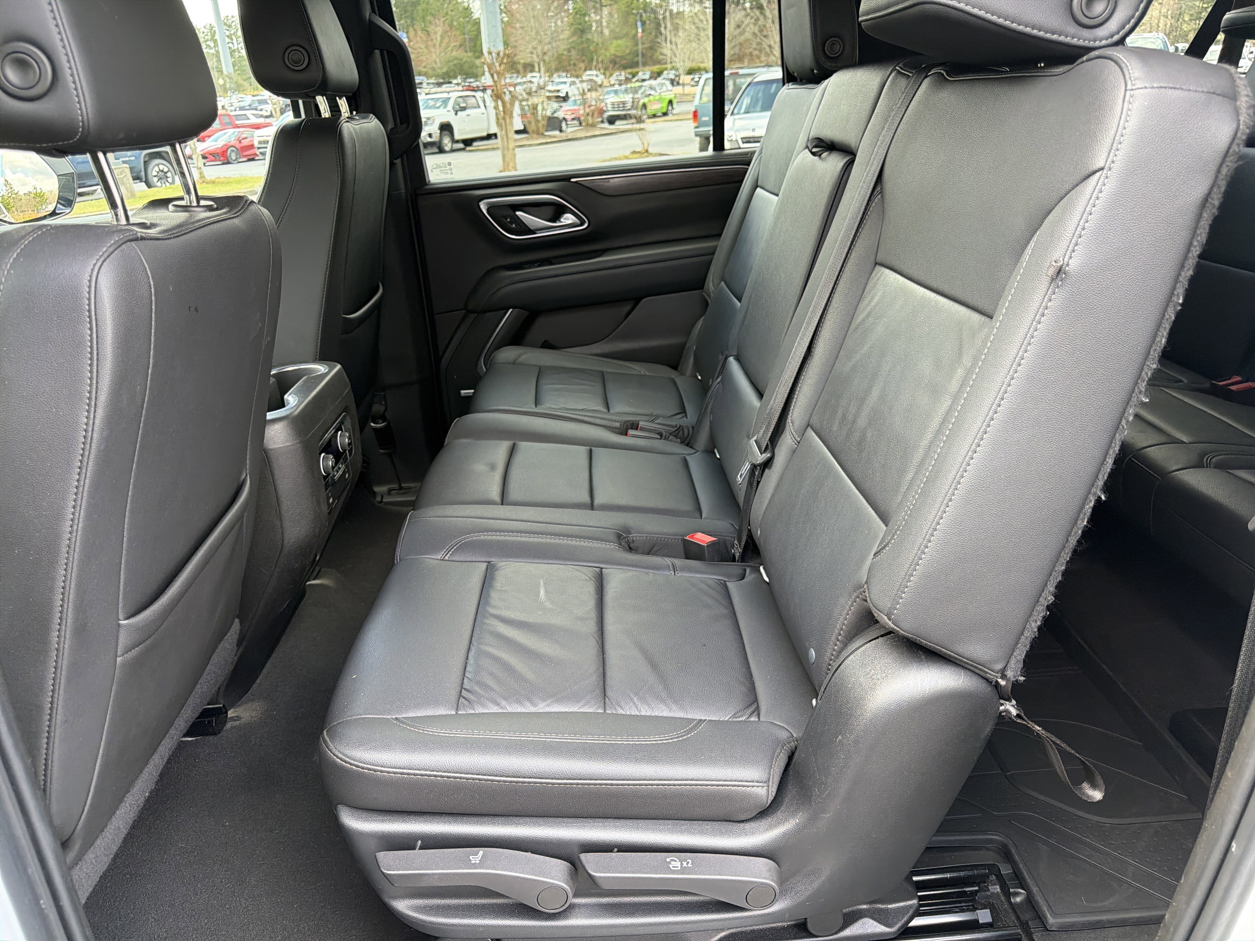 Used 2022 Chevrolet Suburban LT image 21