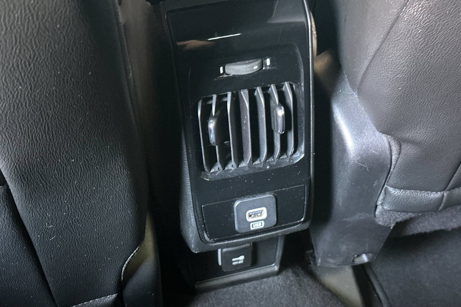 Used 2025 Jeep Compass Limited AWD/4WD image 17