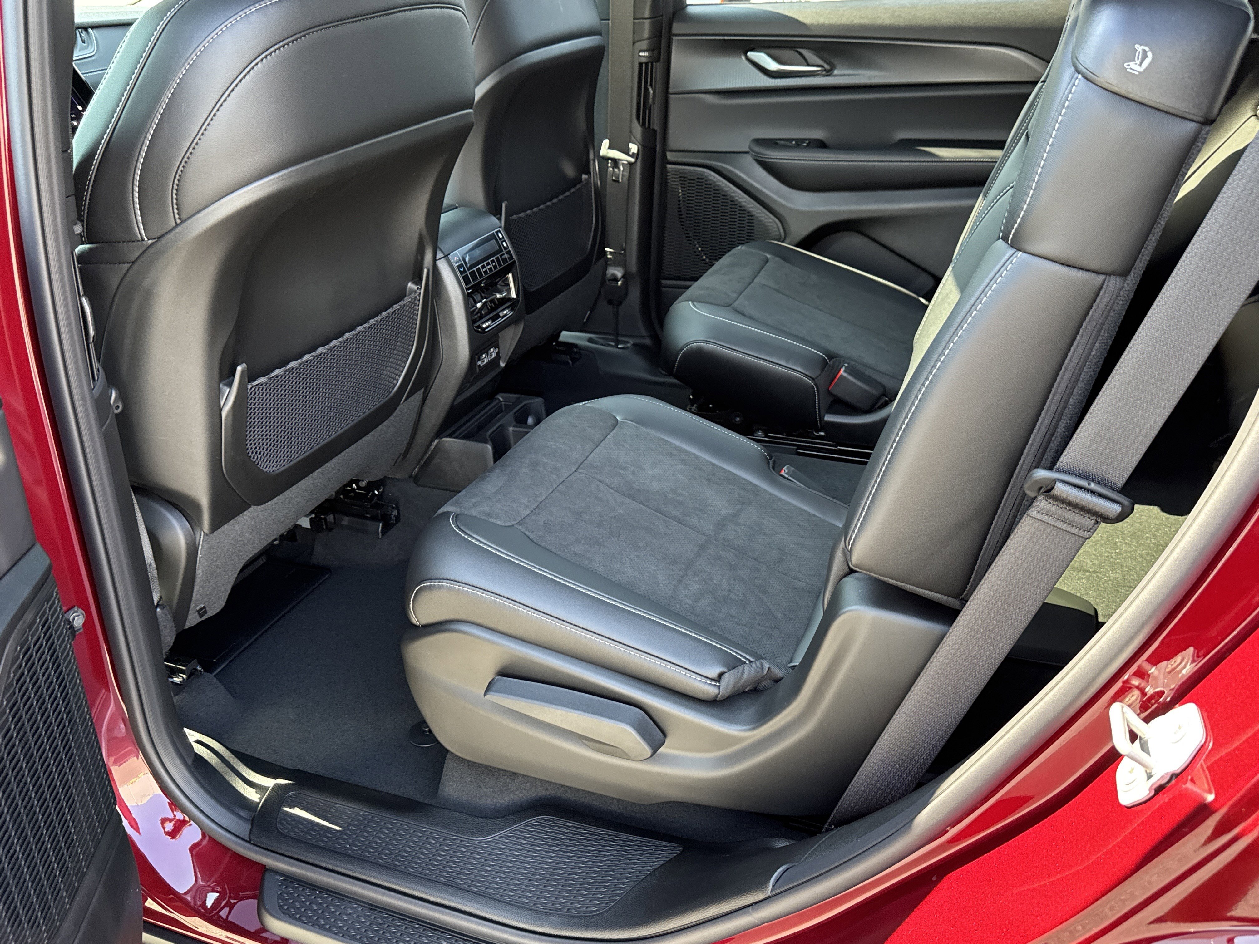 New 2025 Jeep Grand Cherokee L Altitude image 26