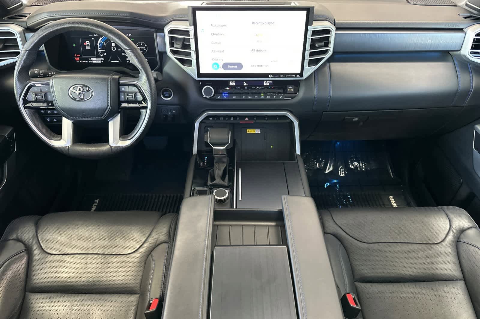 Used 2023 Toyota Tundra Platinum AWD/4WD image 3