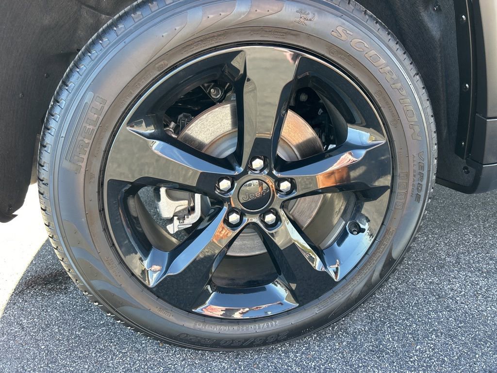 Used 2025 Jeep Grand Cherokee L Limited w/ Black Appearance Package image 44