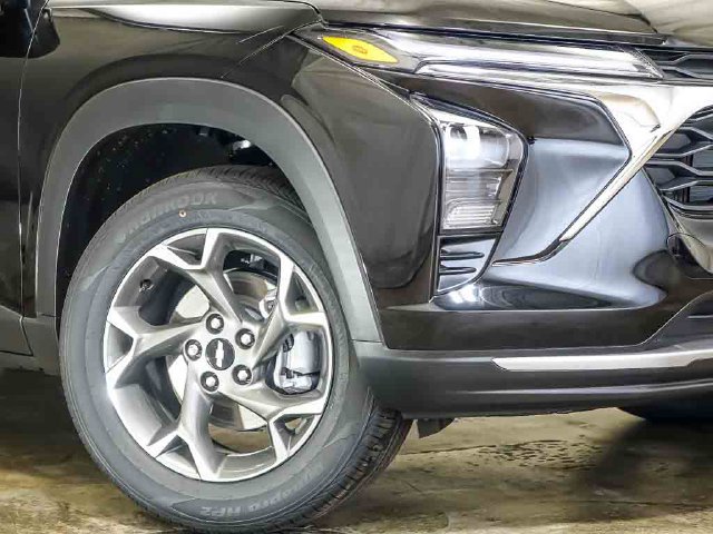 New 2026 Chevrolet Trax LT w/ LT Convenience Package FWD image 4
