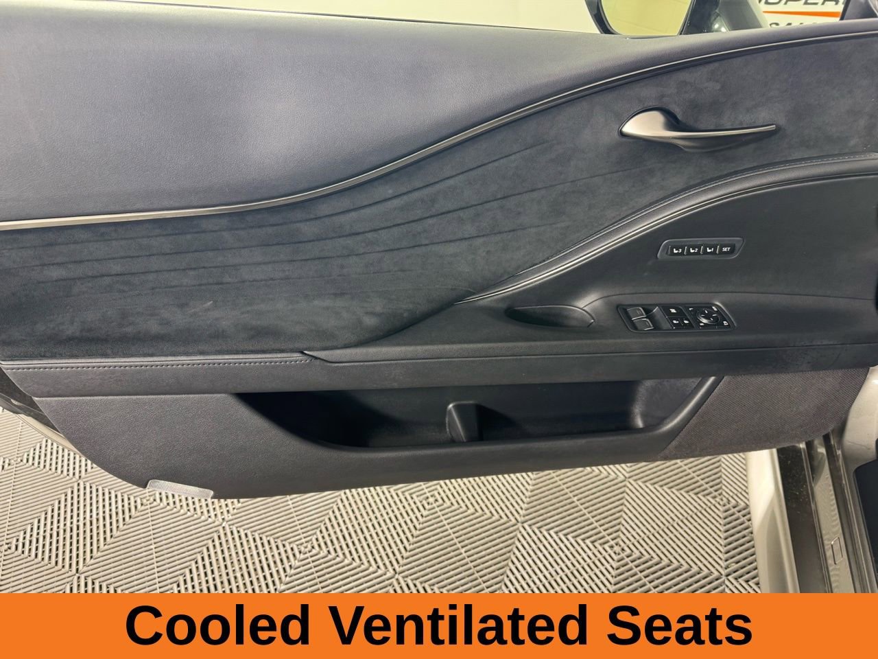 Used 2018 Lexus LC 500h w/ Touring Package image 10