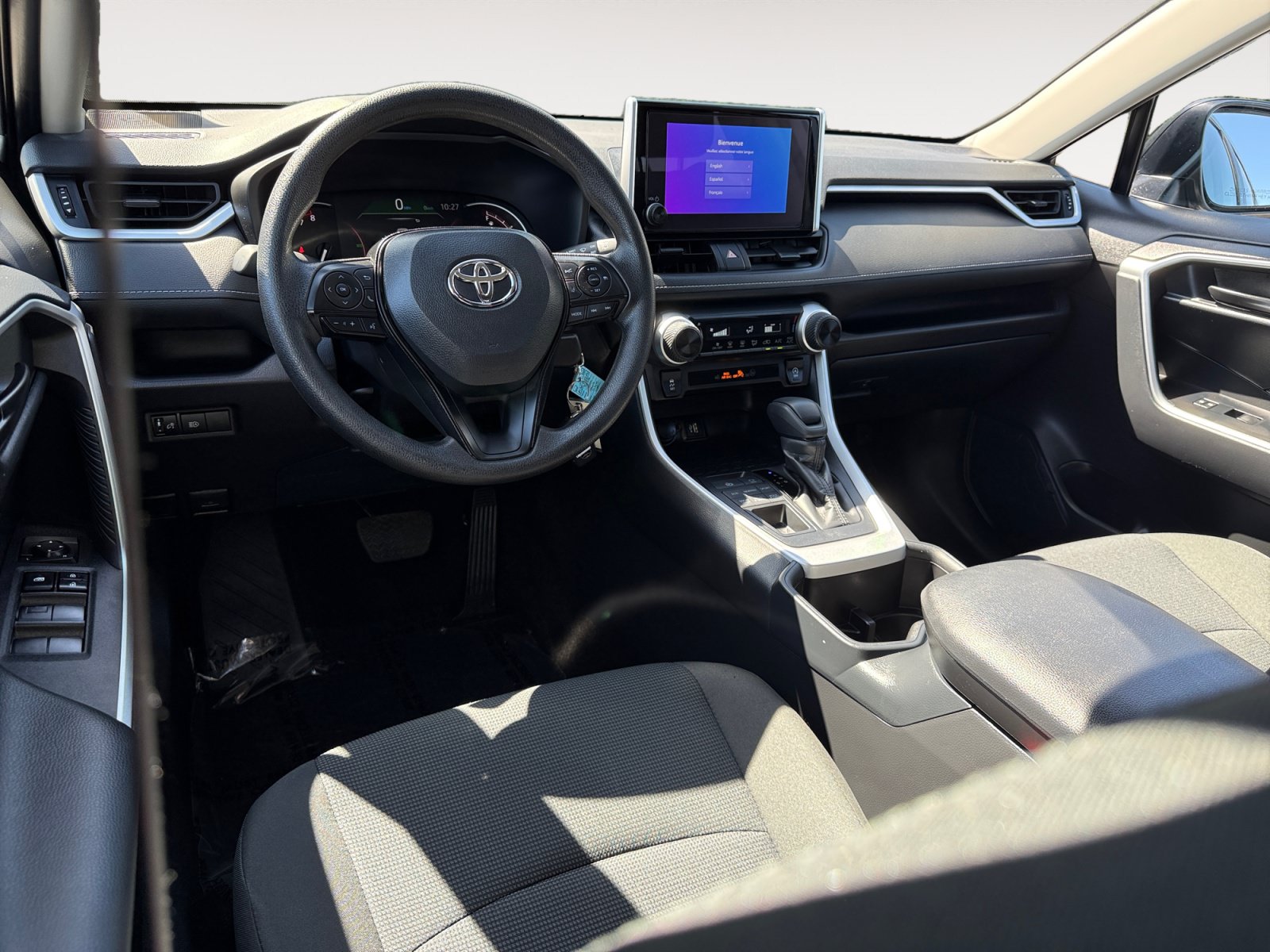 Used 2025 Toyota RAV4 LE AWD/4WD image 15