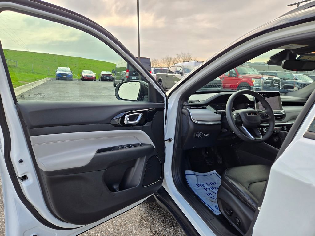 Used 2024 Jeep Compass Limited AWD/4WD image 12