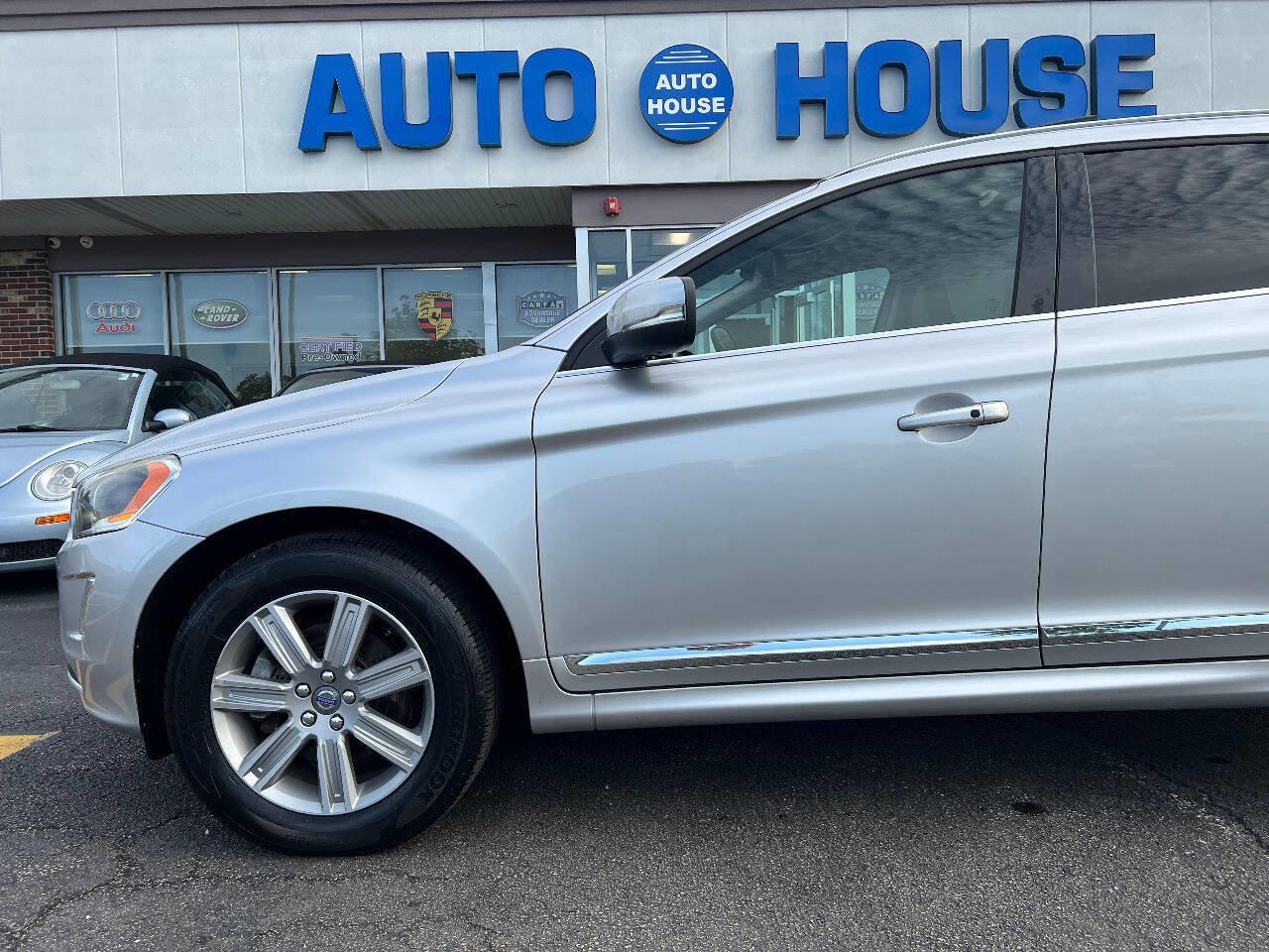 Used 2016 Volvo XC60 T5 Platinum w/ Protection Package AWD/4WD image 38