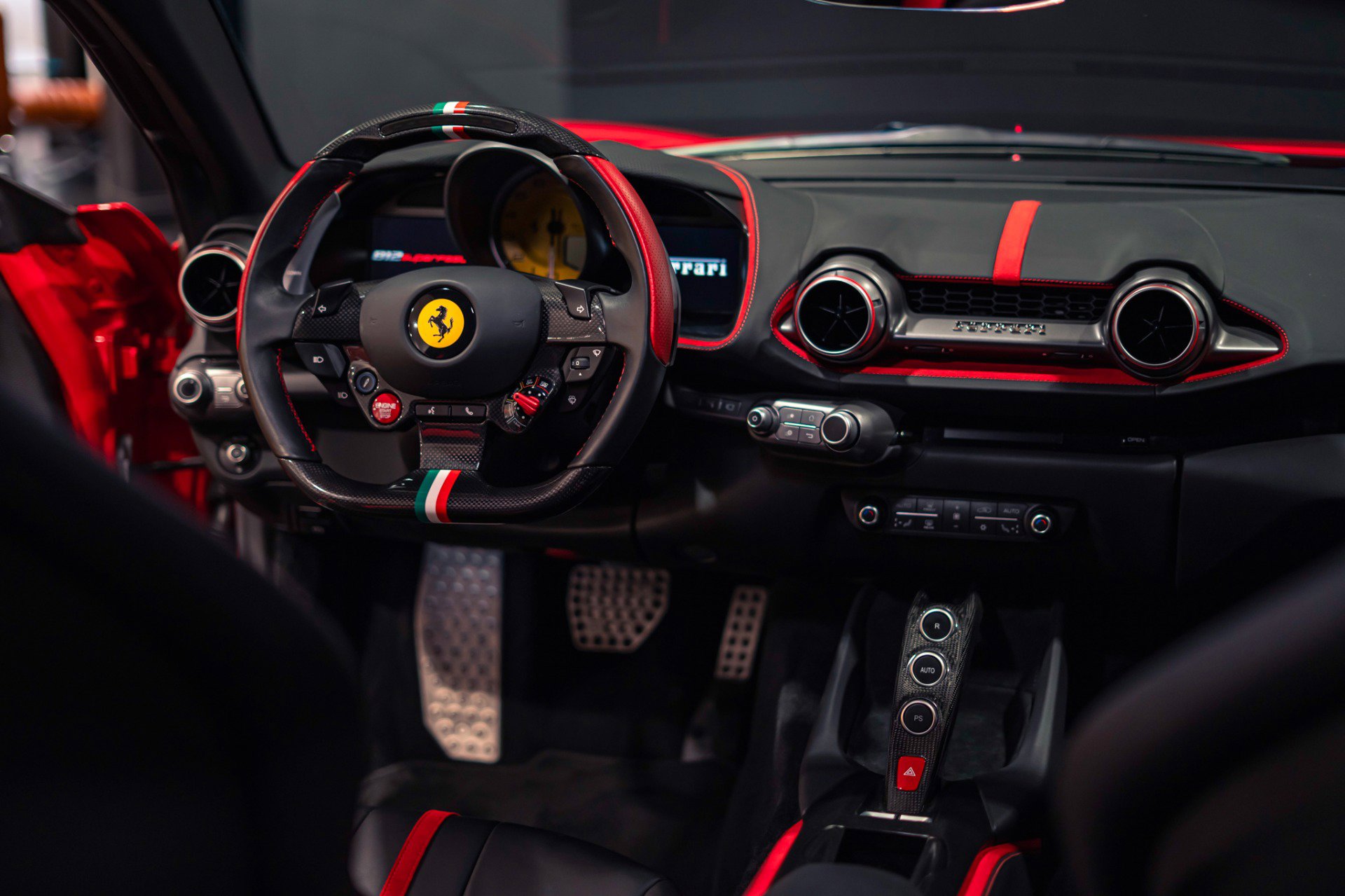 Used 2020 Ferrari 812 Superfast RWD image 2