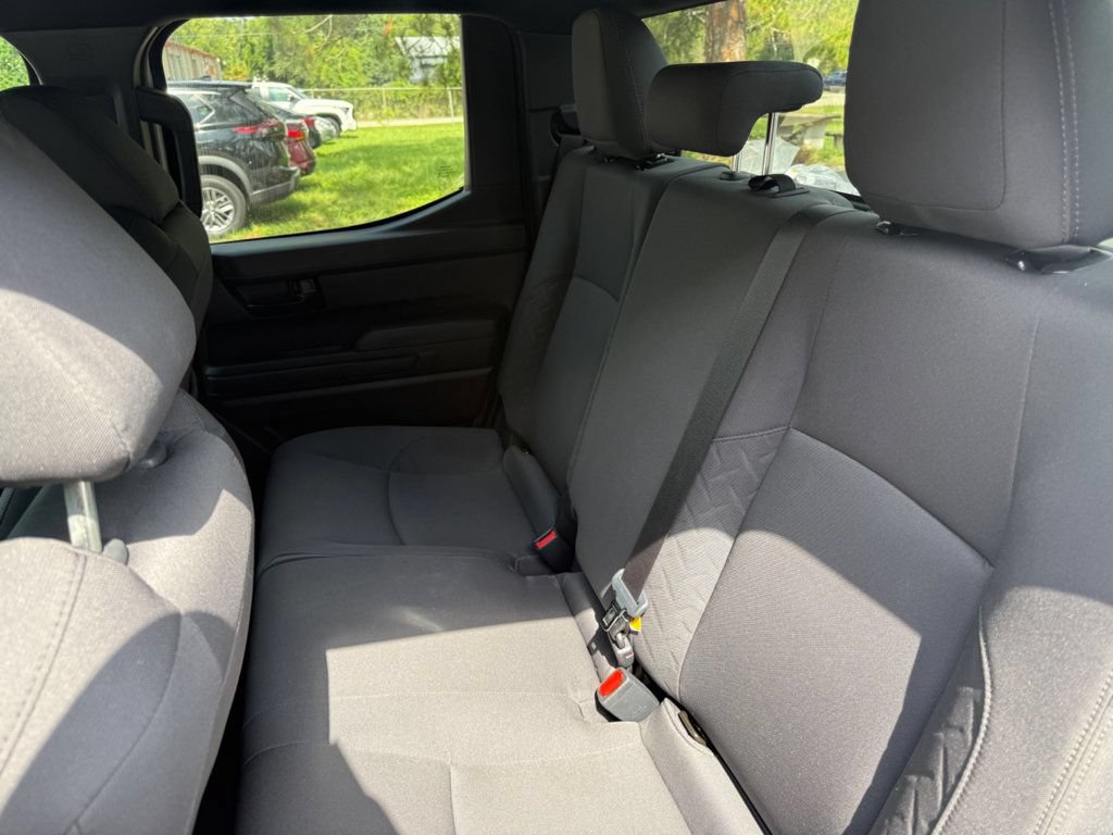 Used 2025 Toyota Tacoma SR5 AWD/4WD image 18