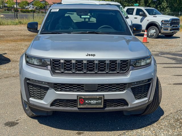 New 2026 Jeep Grand Cherokee Limited w/ Limited Altitude Package AWD/4WD image 3