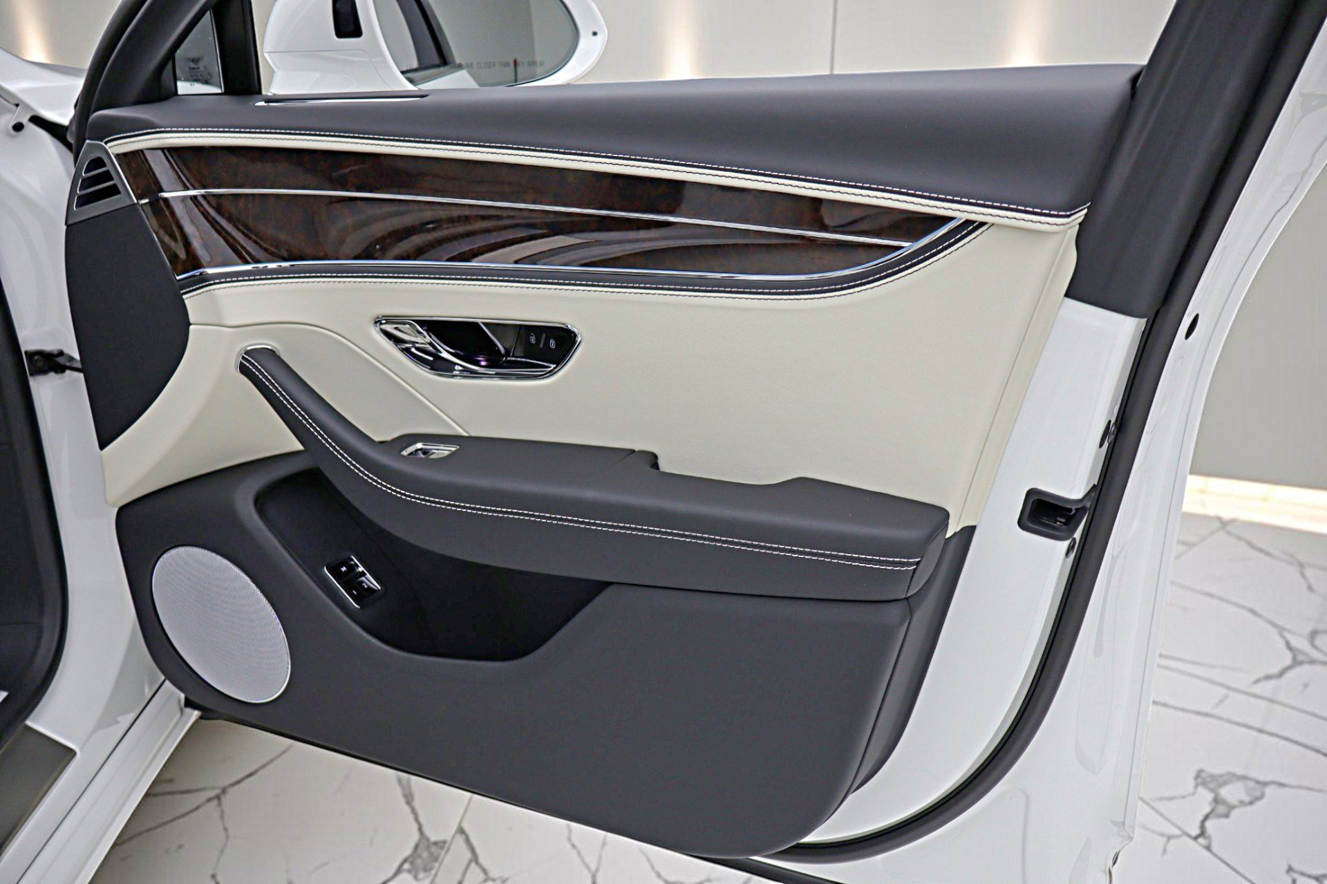 Used 2024 Bentley Flying Spur S V8 image 55