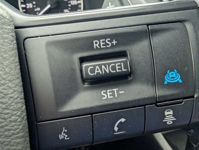 Used 2025 Nissan Rogue SV AWD/4WD image 17
