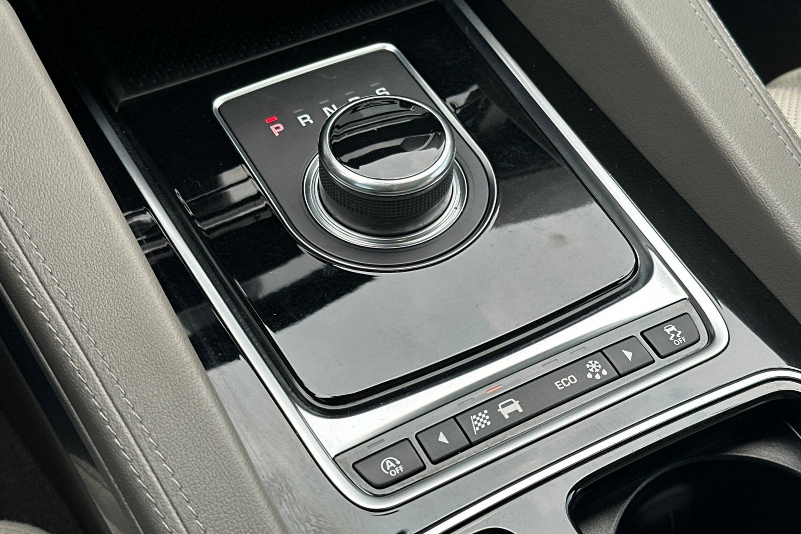 Used 2020 Jaguar F-PACE Portfolio AWD/4WD image 22