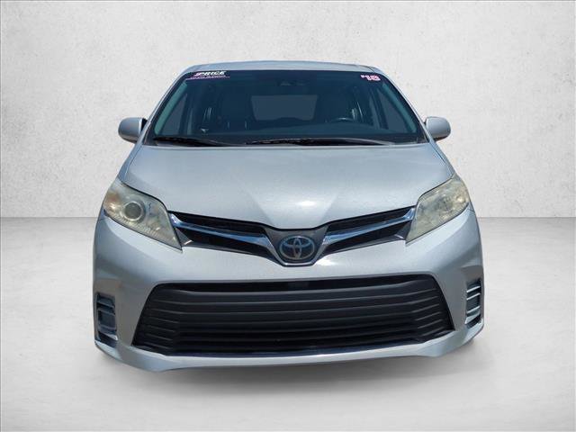 Used 2018 Toyota Sienna LE FWD image 2