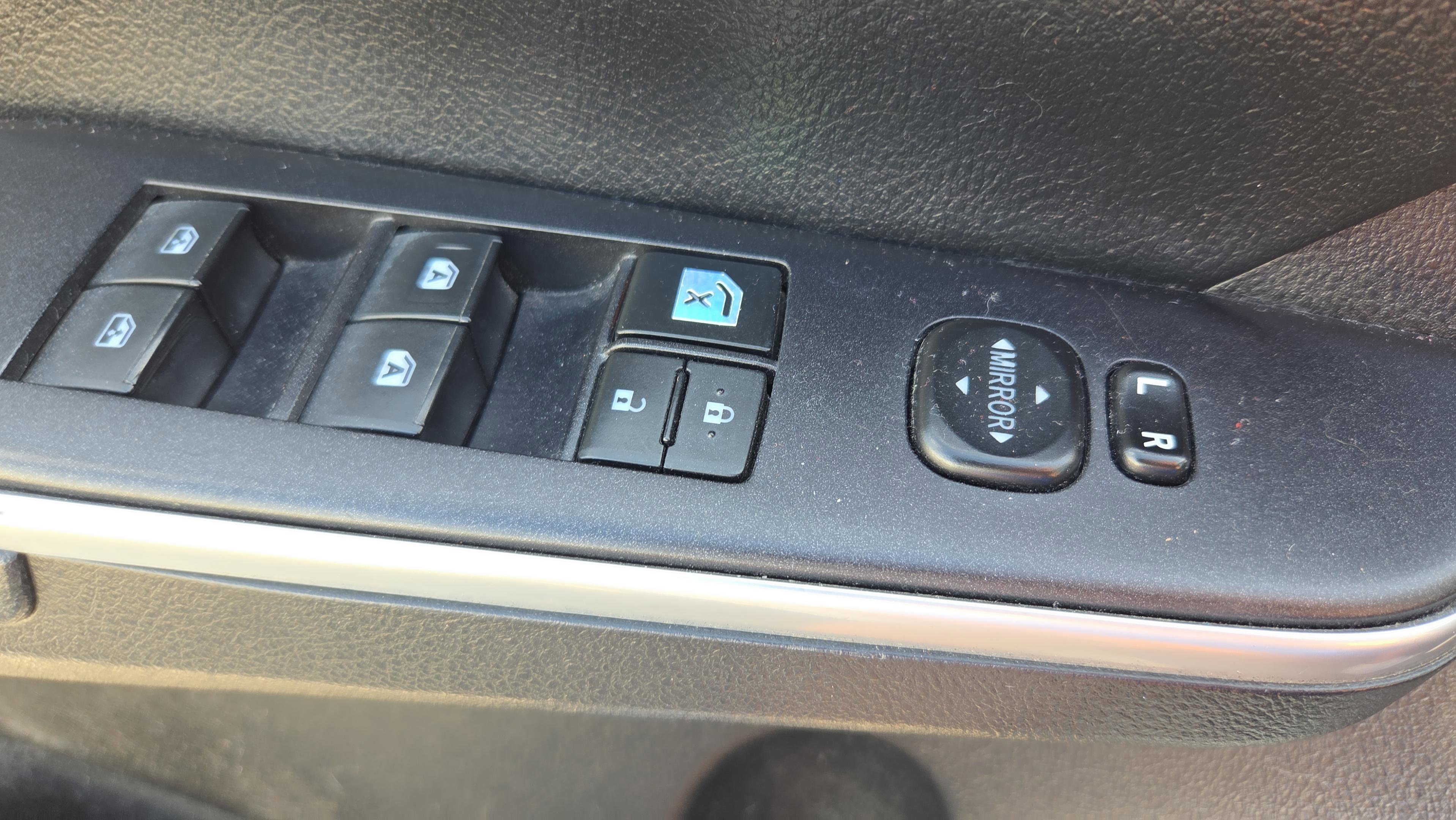 Used 2015 Toyota Camry SE w/ Moonroof Package FWD image 27