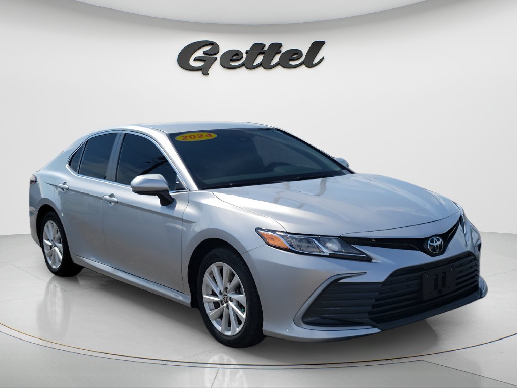 Used 2024 Toyota Camry LE FWD image 3